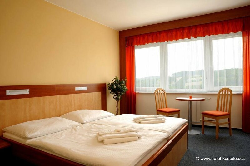 Гостиница Hotel Lázn? Kostelec