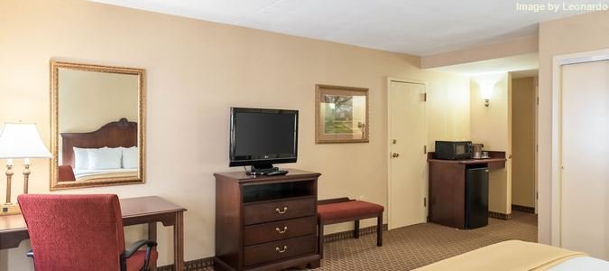 Фото Red Roof Inn & Suites Wilmington - New Castle