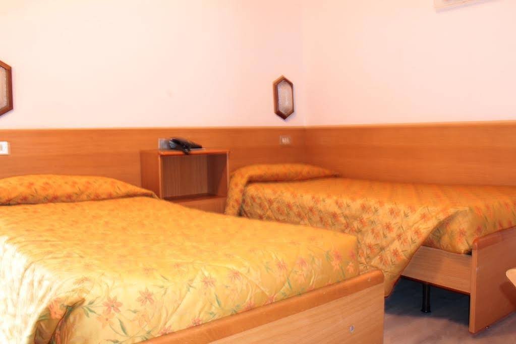 Фото Hotel Bijou