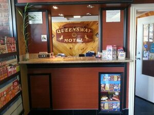 Queensway Motel
