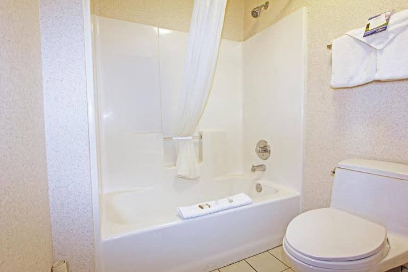 Фото SureStay Plus Hotel by Best Western Redding