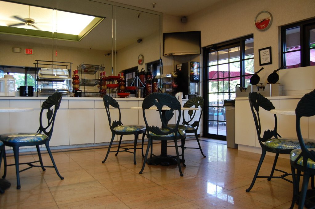 Фото Ramada by Wyndham Temple Terrace/Tampa North