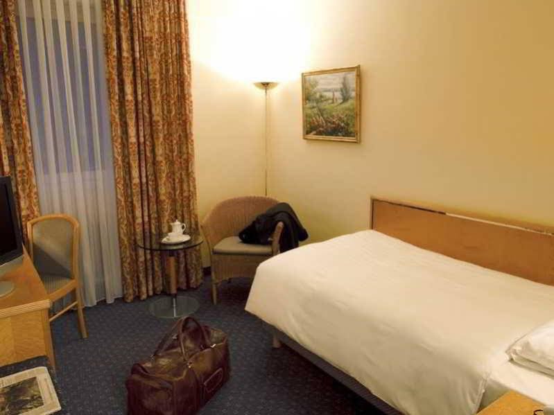 Фото Hotel Oranien Wiesbaden