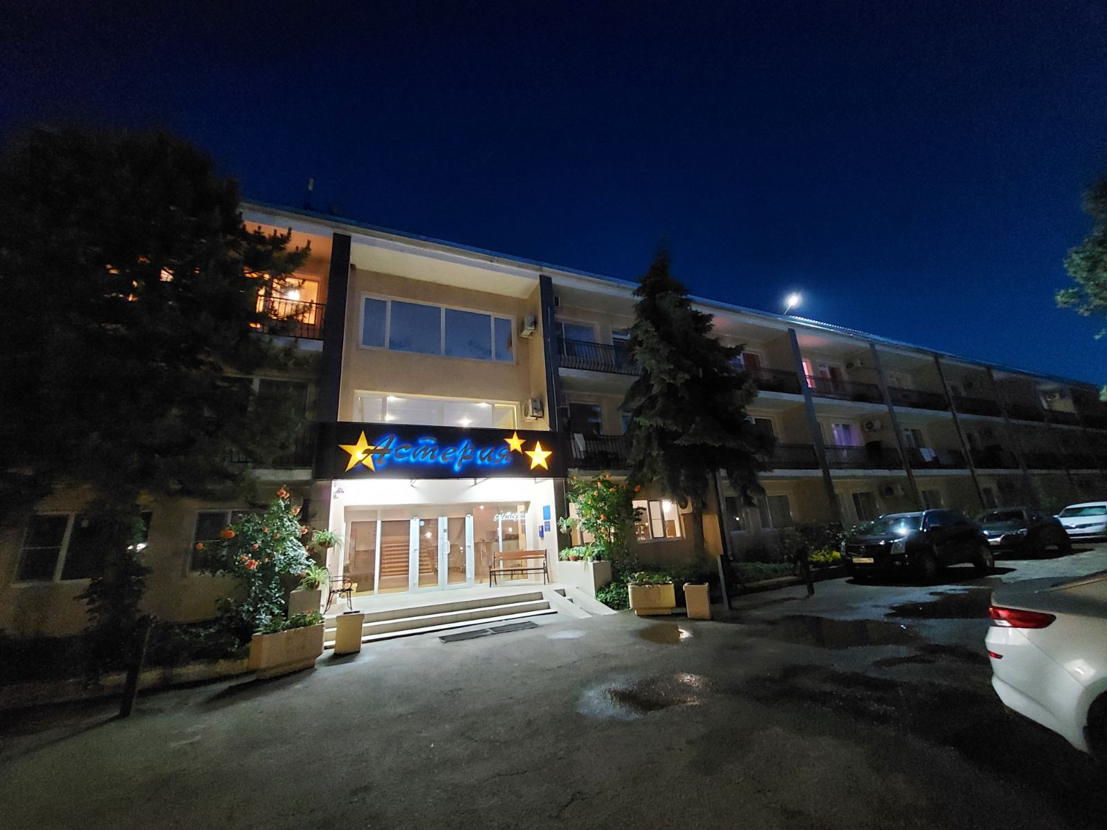 Фото отеля 2