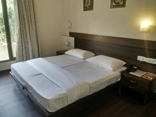 Фото Fabhotel Phoenix Hospitality