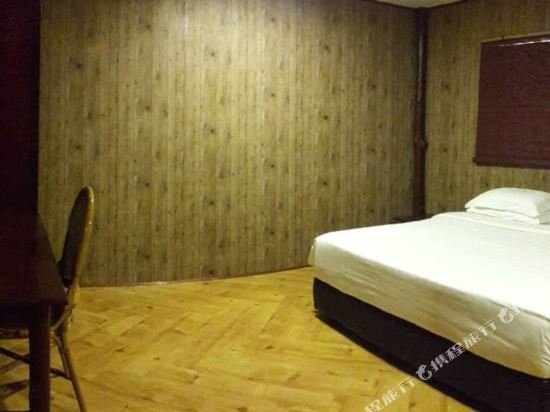 Фото Dragon Inn Floating Resort