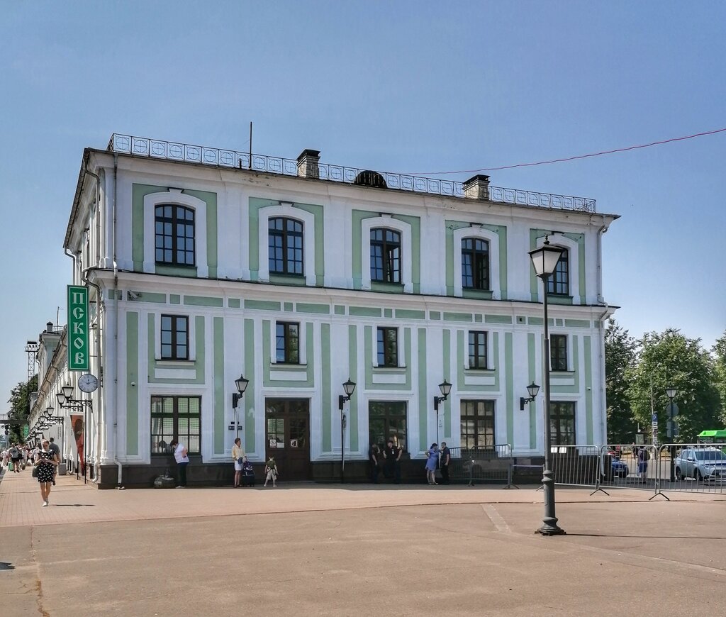 Железнодорожный вокзал Пригородные кассы, Псков, фото