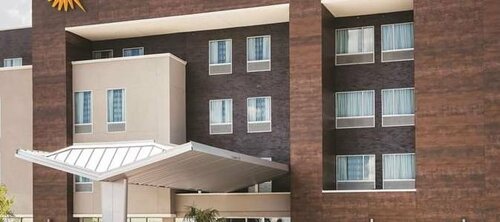 Гостиница La Quinta Inn & Suites by Wyndham Dallas Plano - The Colony