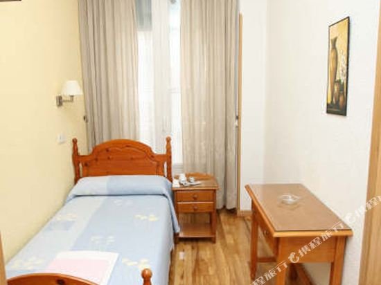 Фото Hostal Fuentesol