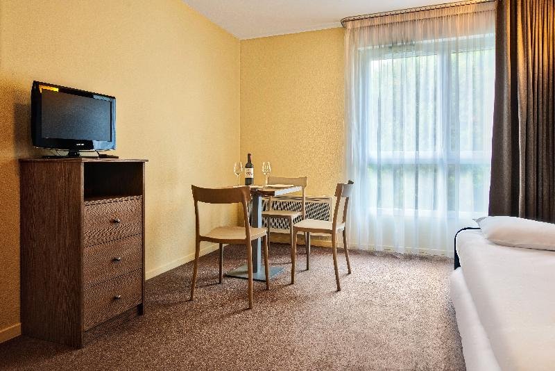 Фото Zenitude Hôtel - Résidences Magny les Hameaux