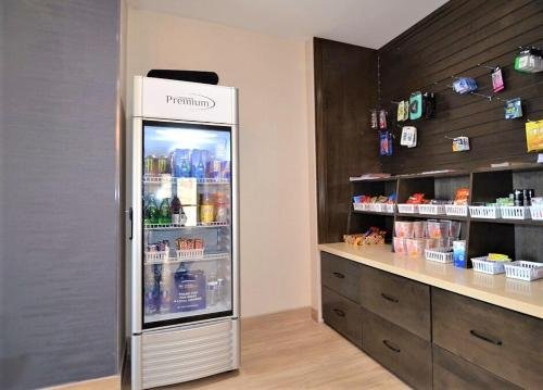 Фото Best Western Plus New Barstow Inn & Suites