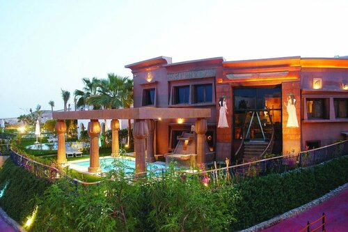 Гостиница A Amazing 5 Bedroom Villa Right on the Red Sea Offering a Great Experience в Шарм-эль-Шейхе