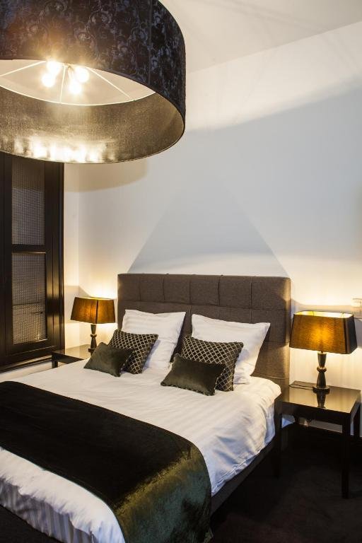 Фото B in Antwerp