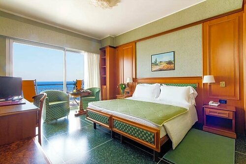 Гостиница Bellevue et Mediterranée в Диано-Марине
