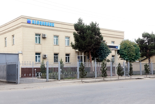 Onlayn yubka ichida porno qongiroq