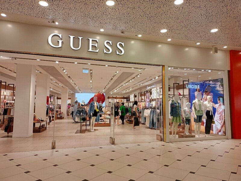 About guess top clothing company