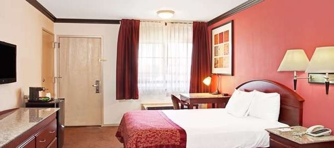 Фото Ramada by Wyndham Pasadena