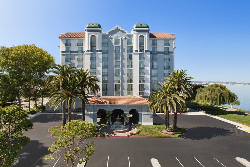Гостиница Embassy Suites by Hilton San Francisco Airport Waterfront в Берлингейме