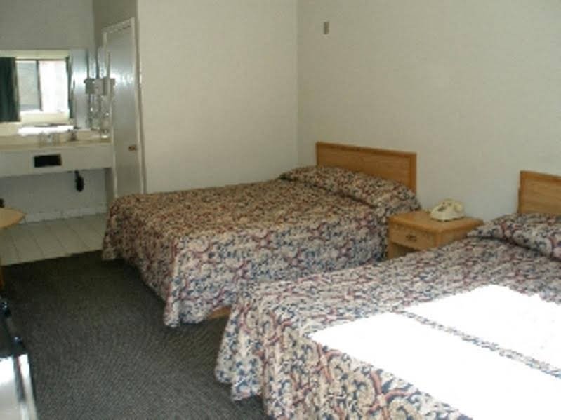 Фото Hyland Inn Long Beach