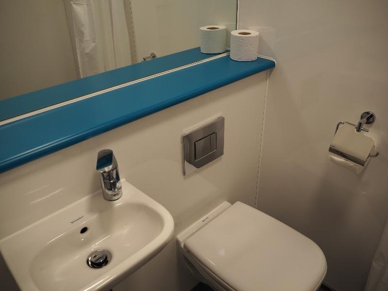 Фото EasyHotel London Croydon