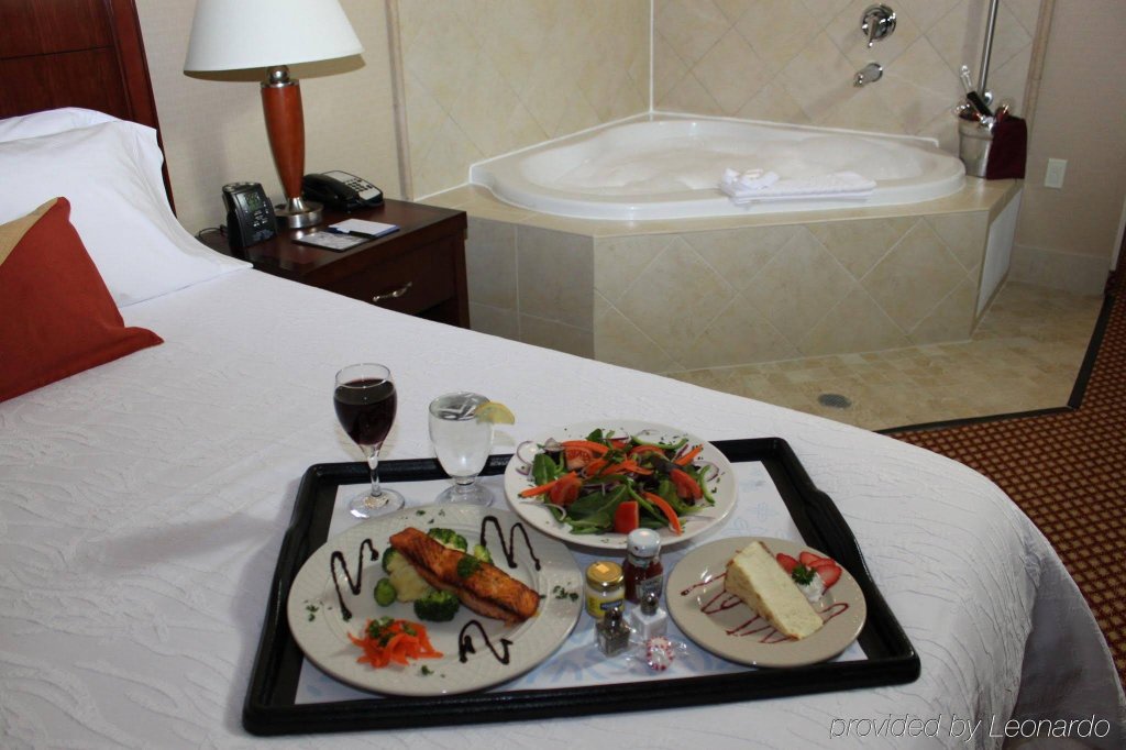 Фото Hilton Garden Inn Riverhead