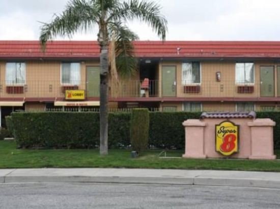 Фото Super 8 by Wyndham Redlands/San Bernardino