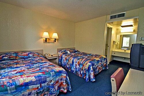 Гостиница Motel 6 Corona, Ca в Короне