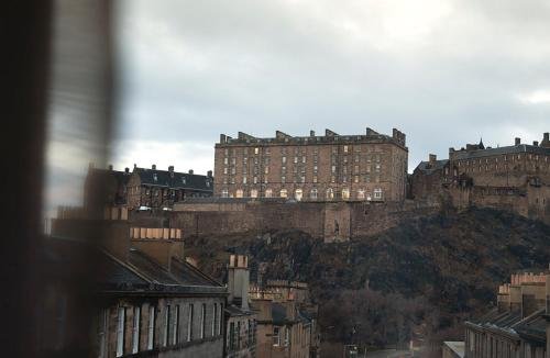 Фото DoubleTree by Hilton Edinburgh City Centre