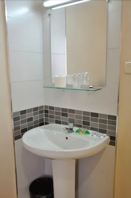 Фото Hostal Falfes