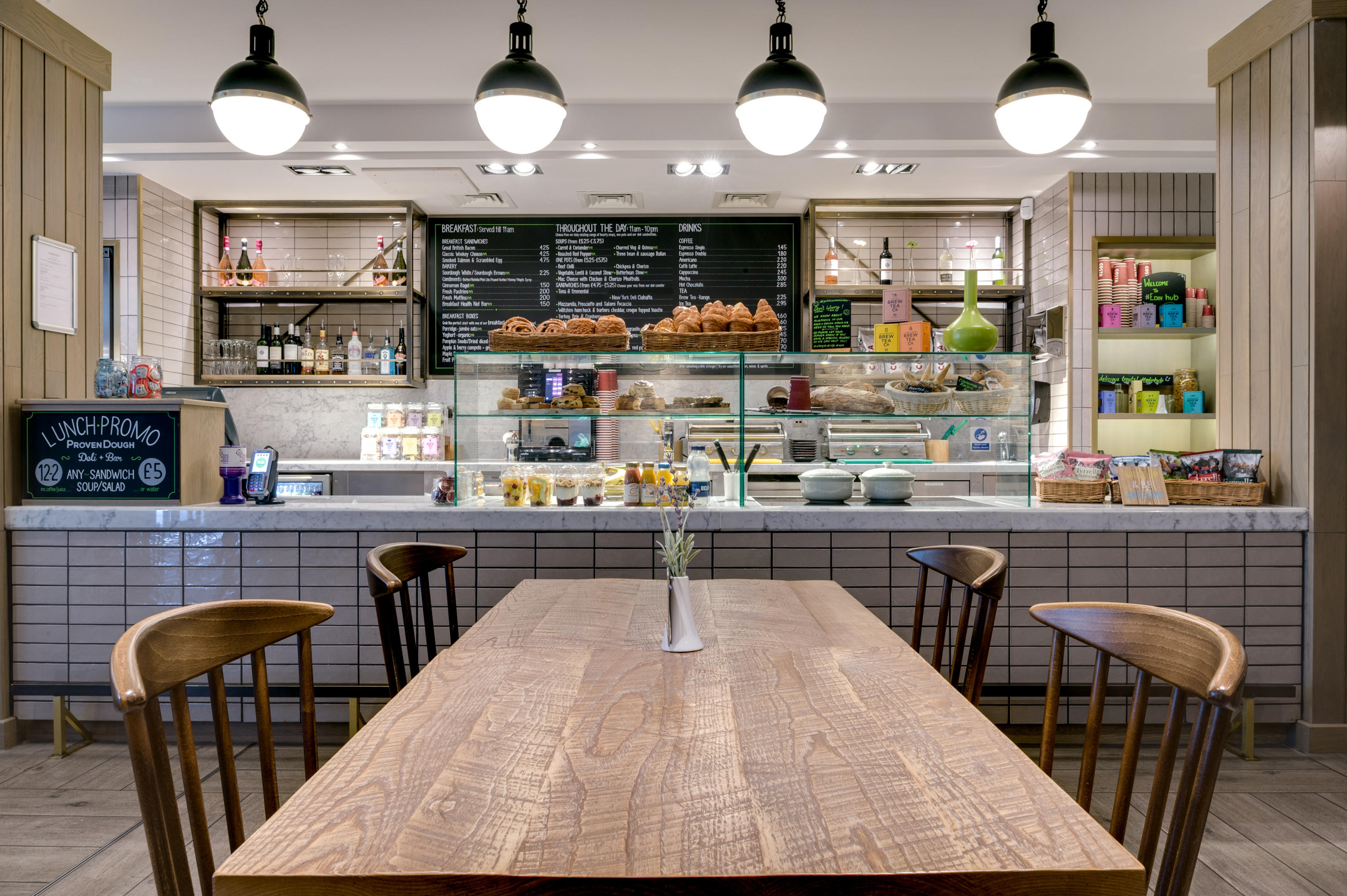 Фото Hub by Premier Inn Edinburgh Royal Mile