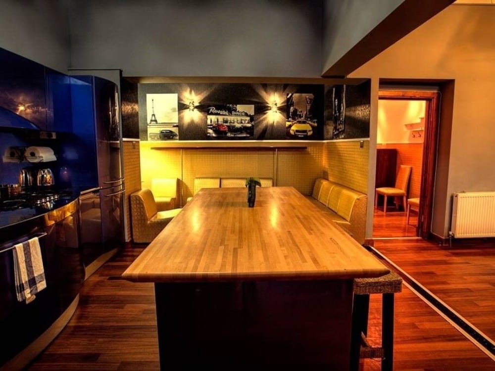 Фото Gilmore Party Flat