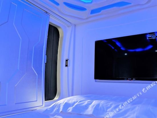 Фото Met A Space Pod at Boat Quay