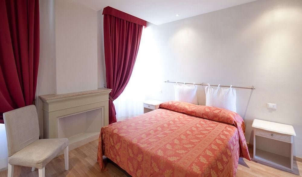 Фото Honey Rooms Ferrara