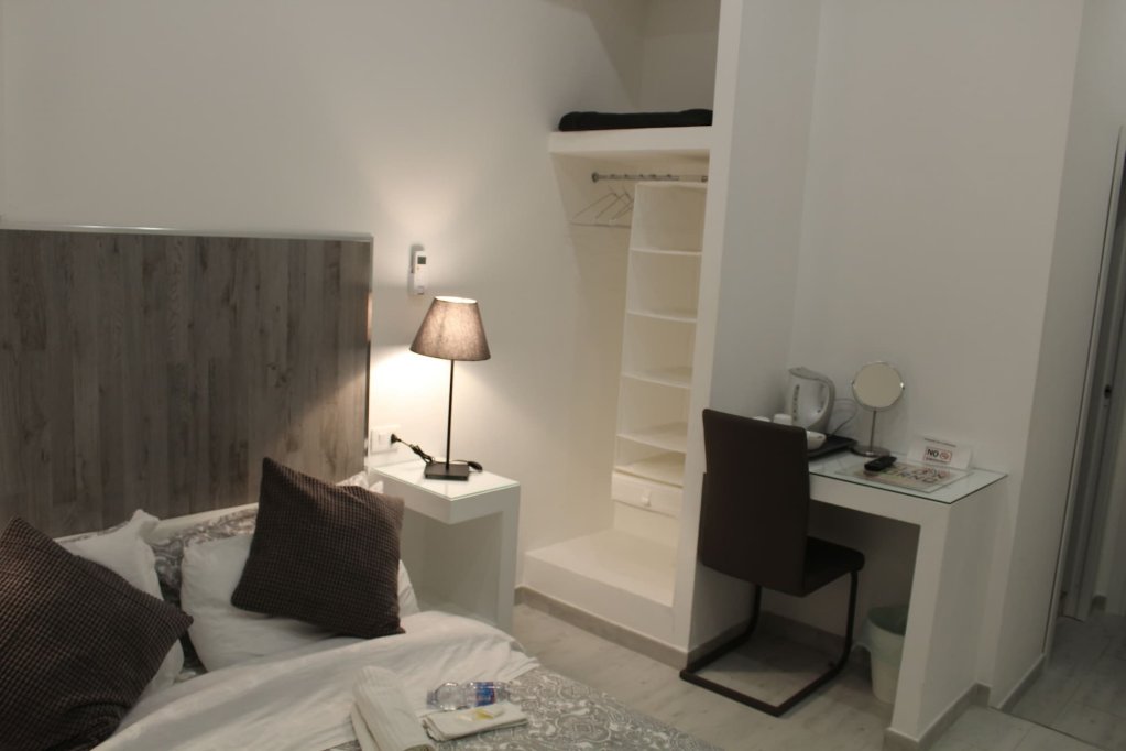 Фото Empire Suites