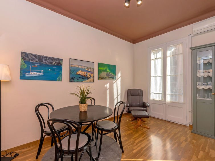 Фото Eixample Esquerre Arago Rocafort