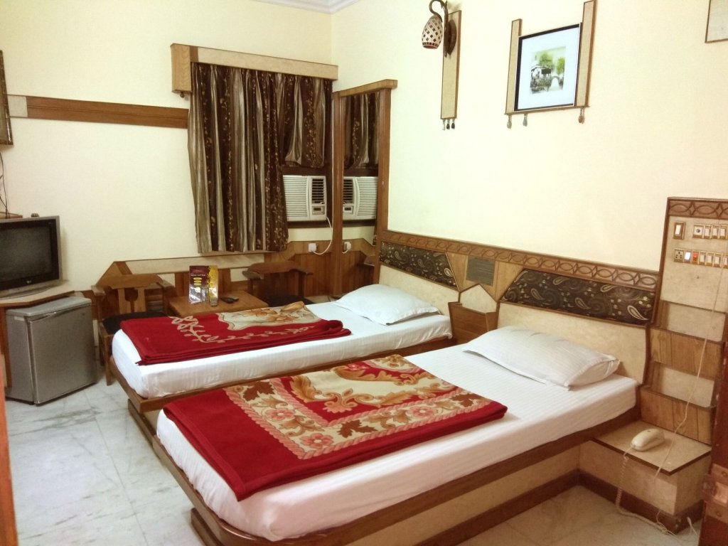 Фото Oyo 20000 Hotel Cottage Crown Plaza