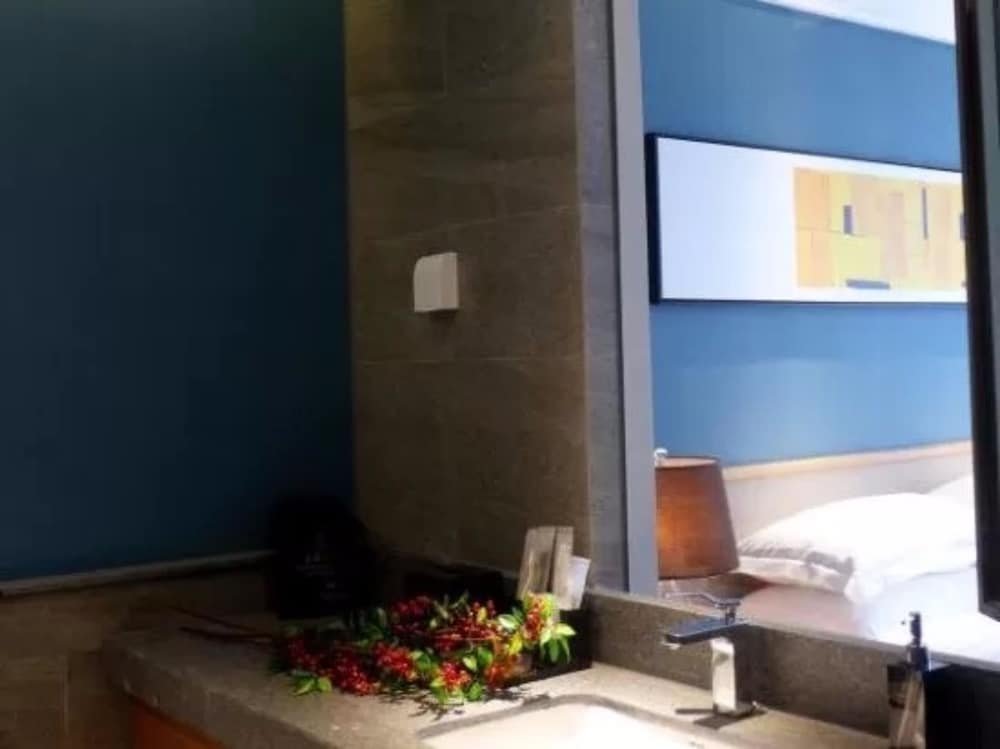 Фото Poltton International Apartment Kunming Railway Station