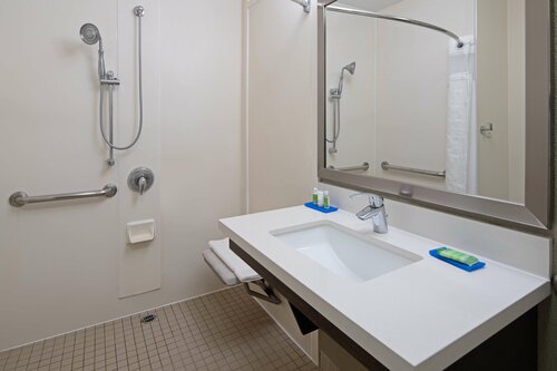 Гостиница Holiday Inn Express & Suites Valencia - Santa Clarita, an Ihg Hotel в Санта-Кларите