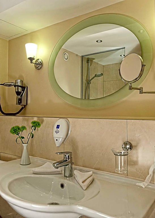 Фото Radisson Blu Badischer Hof Hotel, Baden-Baden