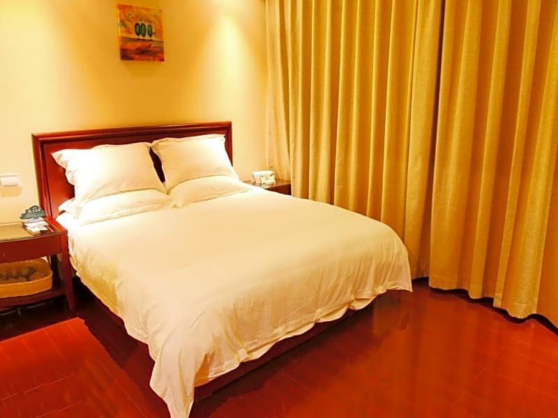 Фото GreenTree Guiyang Shifu Court Street Hotel