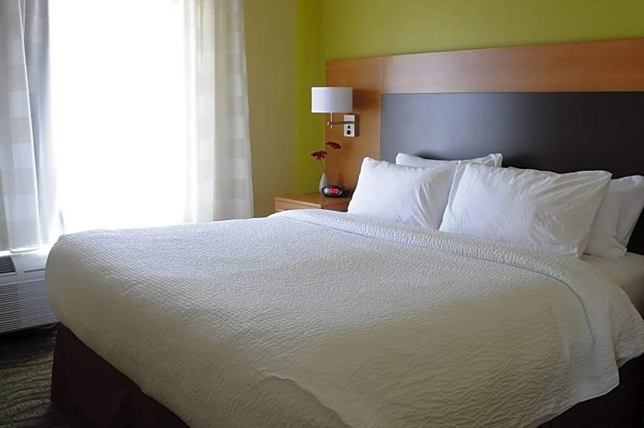 Фото TownePlace Suites Redding