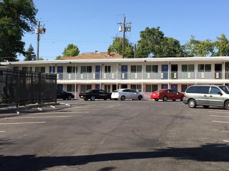 Фото Travelodge by Wyndham Sacramento Convention Center