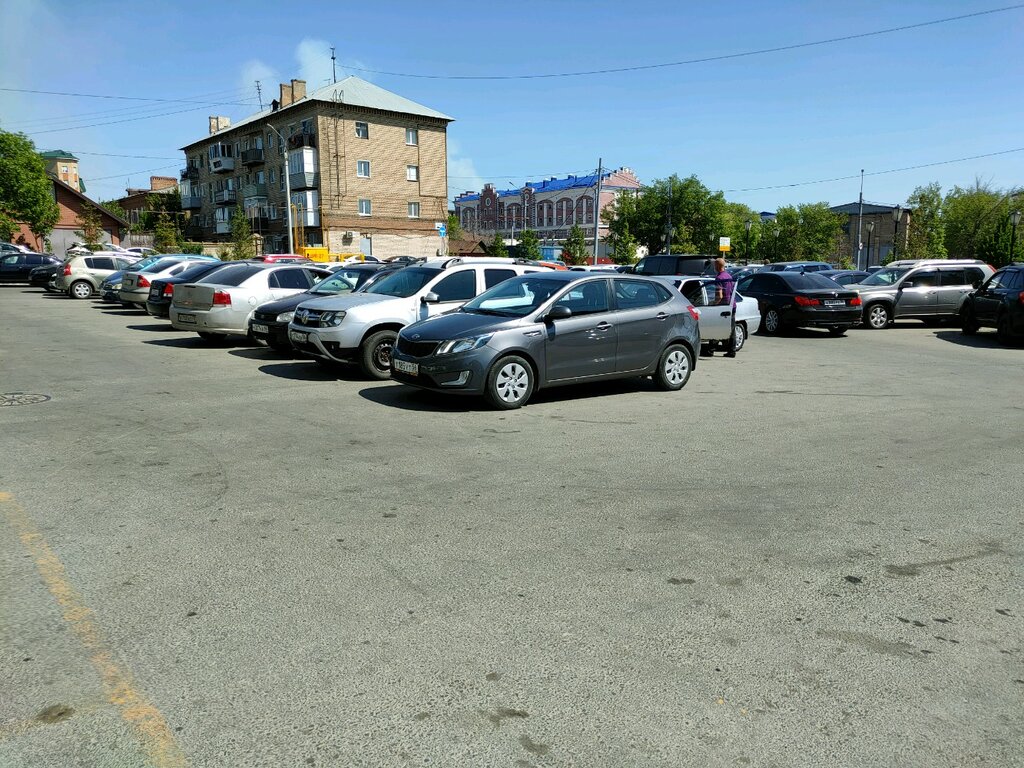 موقف السيارات Parking lot ، أورينبورغ، صورة