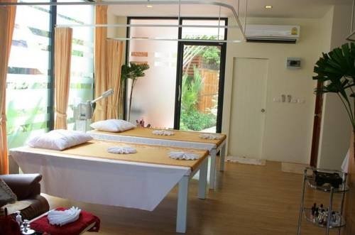 Фото Oyo 510 Thai Palace Resort