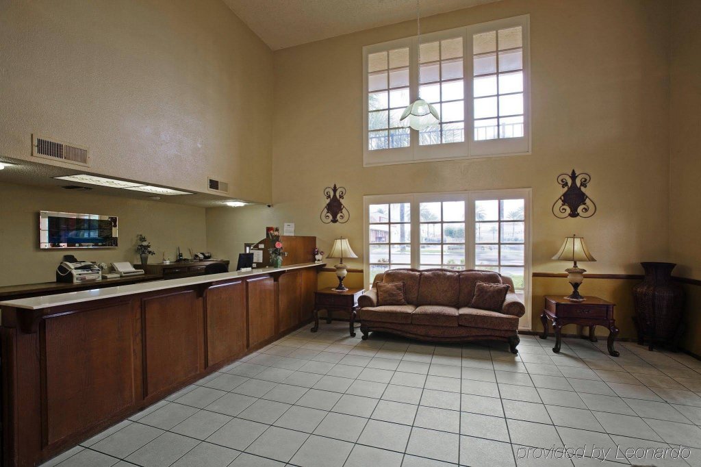 Фото Days Inn by Wyndham Hemet