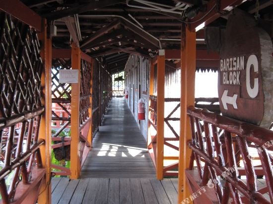 Фото Dragon Inn Floating Resort