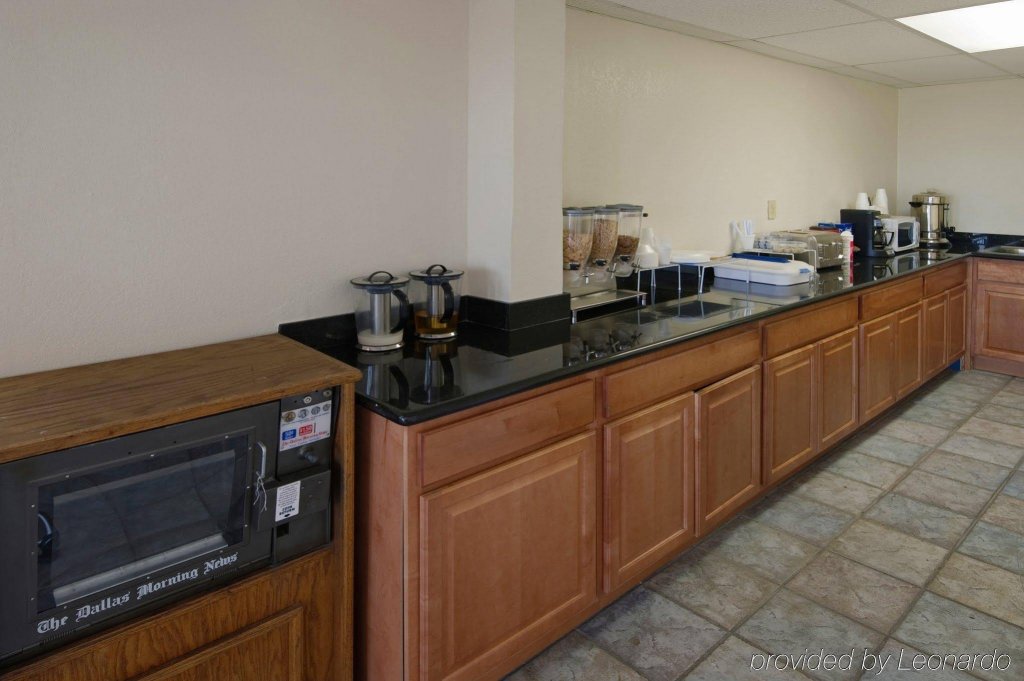 Фото Howard Johnson by Wyndham Houston