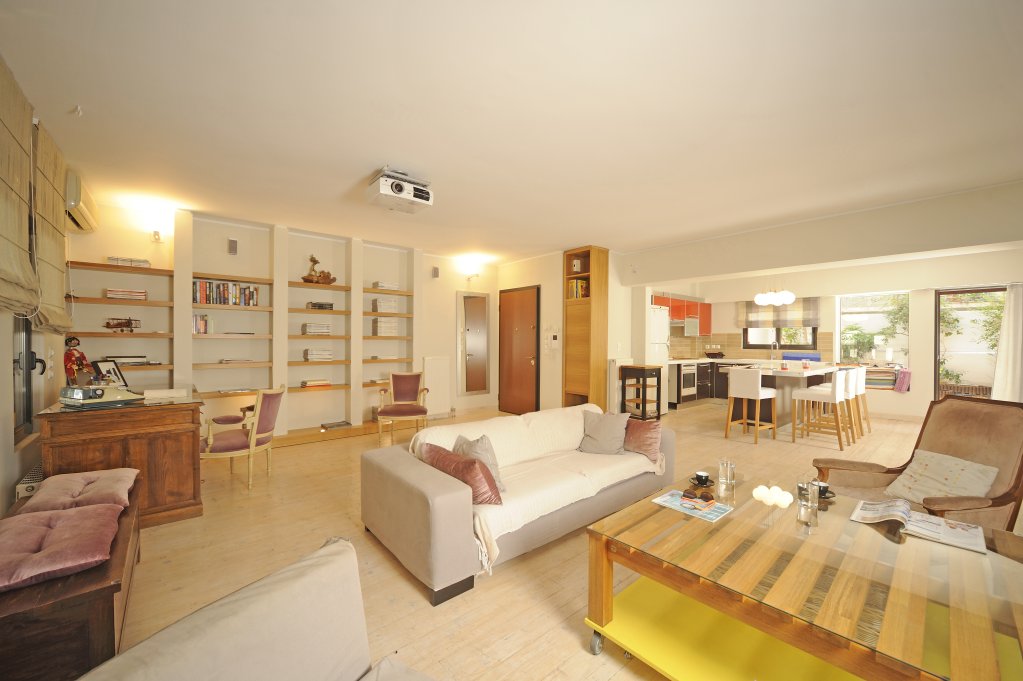 Фото Koukaki Garden Escape Child Friendly Apartment 