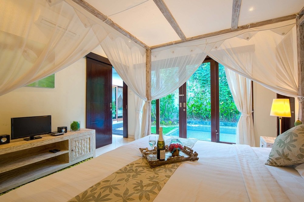 Фото Exotis Villa Seminyak