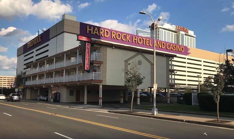 Фото Red Carpet Inn & Suites